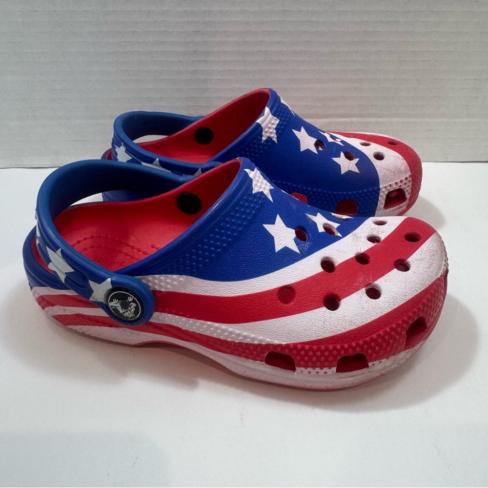 Crocs Unisex-Child Classic American Flag Clog, Little Kid Size C-11, Multicolor